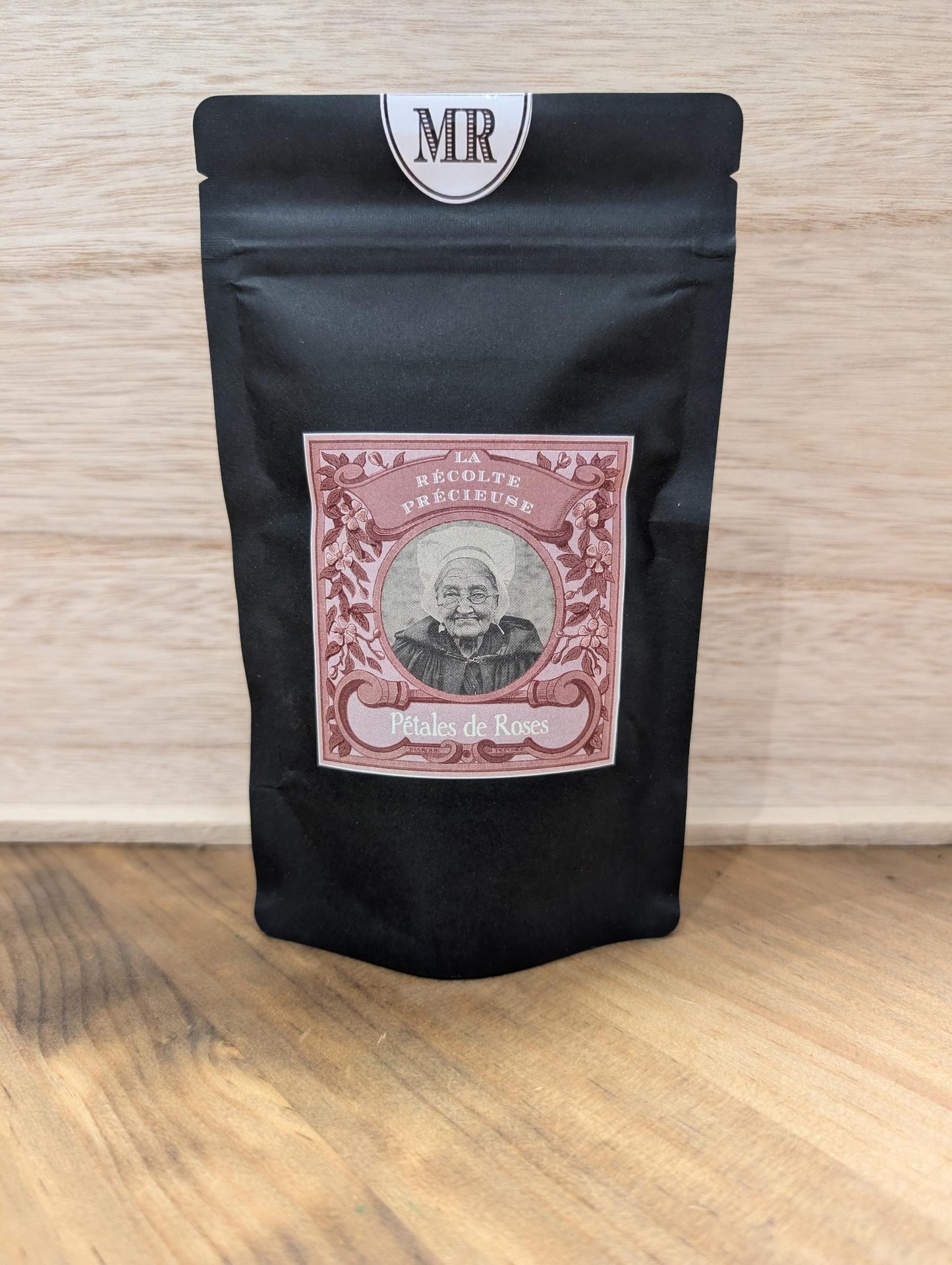 Pétales de rose récolte précieue Mémé Renée
